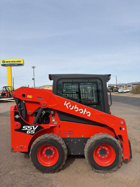 Image of Kubota SSV65 equipment image 1