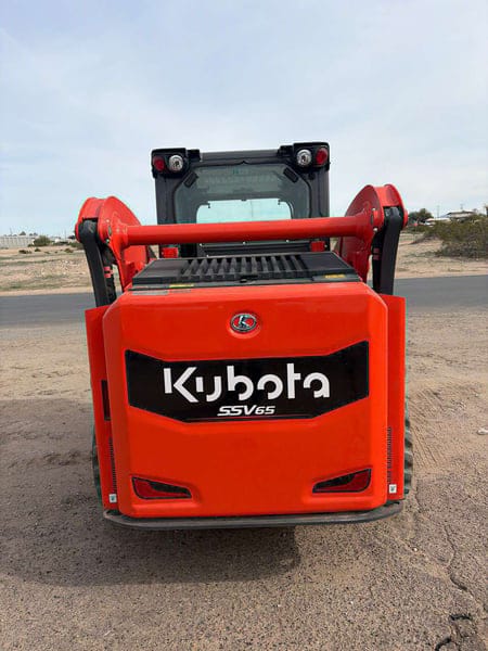Kubota SSV65 Equipment Image0