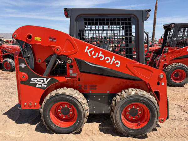 Image of Kubota SSV65 equipment image 1