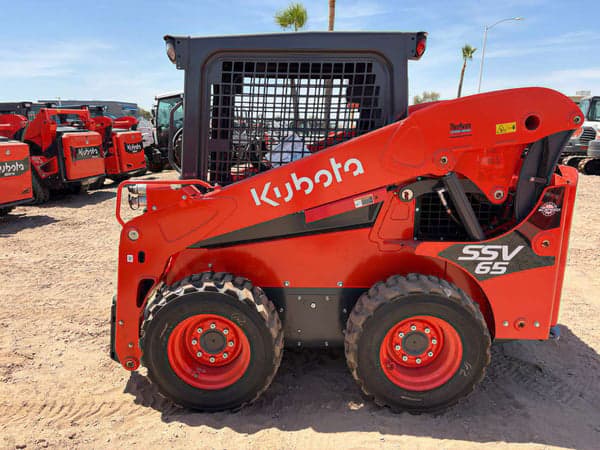 Image of Kubota SSV65 equipment image 4