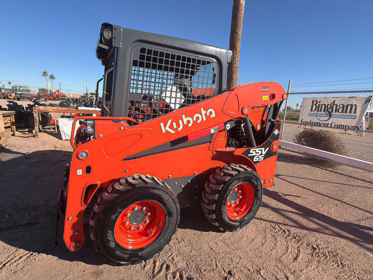 Kubota SSV65 Equipment Image0