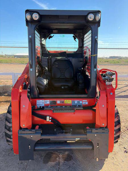 Image of Kubota SSV65 equipment image 2