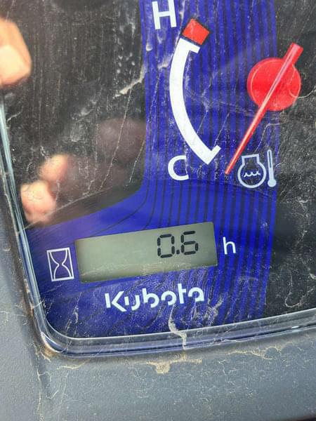 Image of Kubota SSV65 equipment image 4