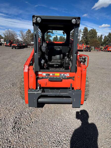 Image of Kubota SSV65 equipment image 2