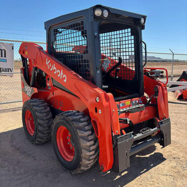 Image of Kubota SSV65 equipment image 1