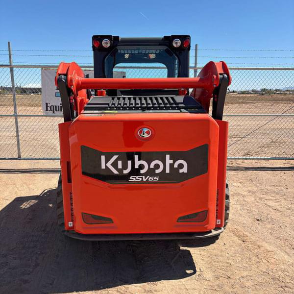 Image of Kubota SSV65 equipment image 3