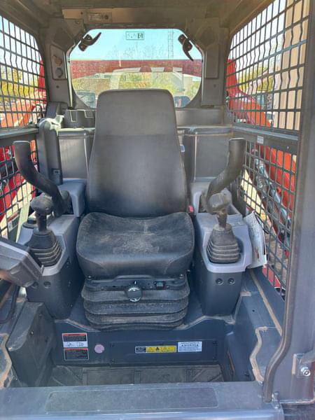 Image of Kubota SSV65 equipment image 4