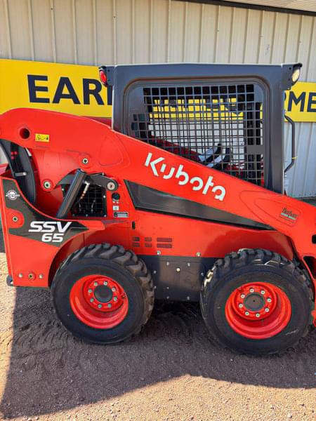Image of Kubota SSV65 equipment image 2