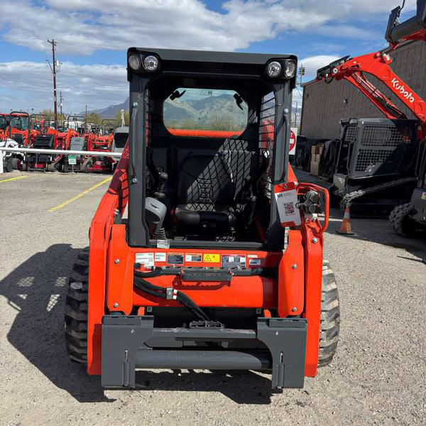 Image of Kubota SSV65 equipment image 2