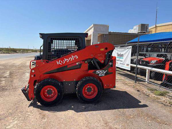 Image of Kubota SSV65 equipment image 4