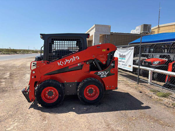 Kubota SSV65 Equipment Image0