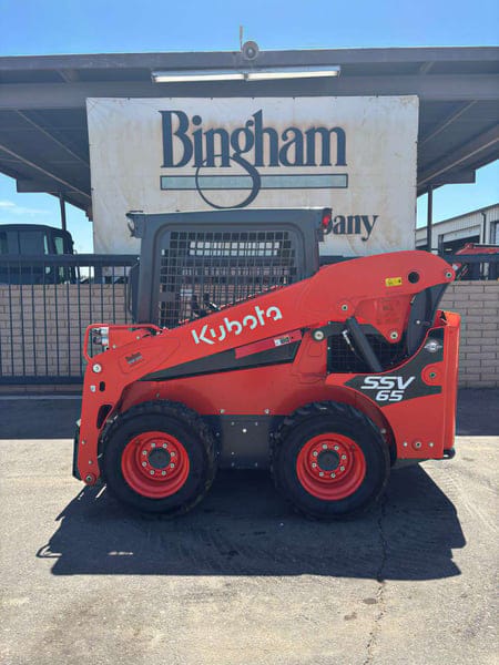 Kubota SSV65 Equipment Image0