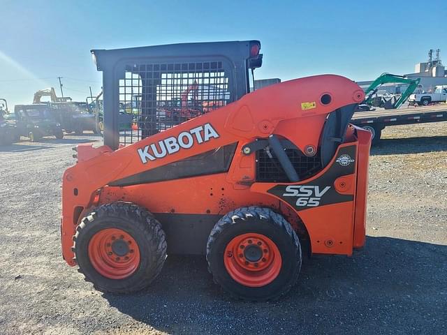 Image of Kubota SSV65 equipment image 4