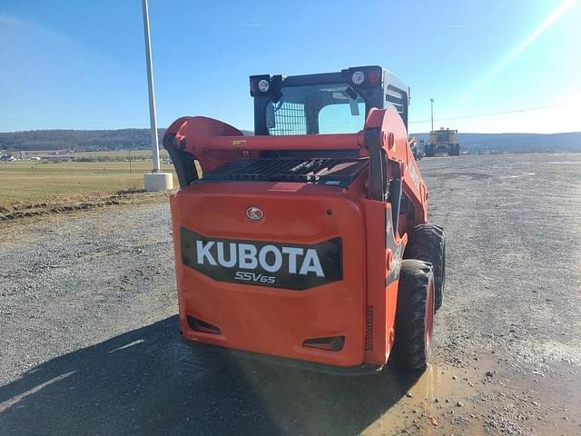 Image of Kubota SSV65 equipment image 2