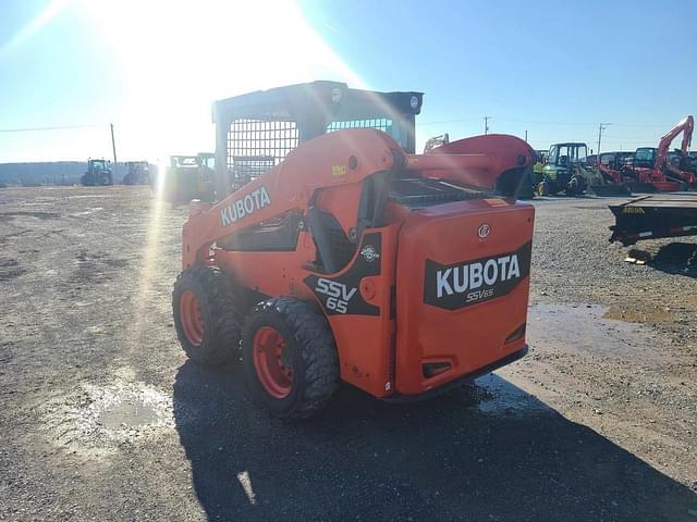 Image of Kubota SSV65 equipment image 3