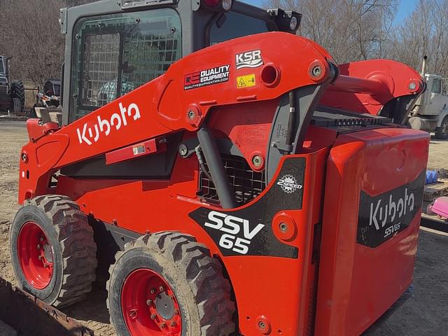 Image of Kubota SSV65 equipment image 3