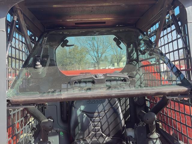 Image of Kubota SSV65 equipment image 4