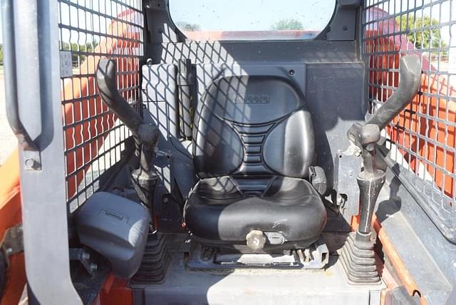 Image of Kubota SSV65 equipment image 4