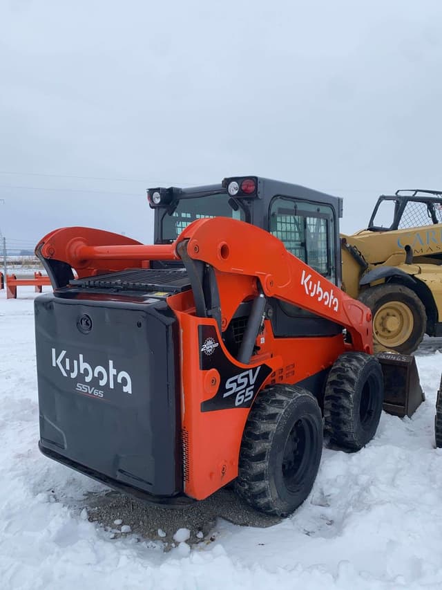Image of Kubota SSV65 equipment image 4