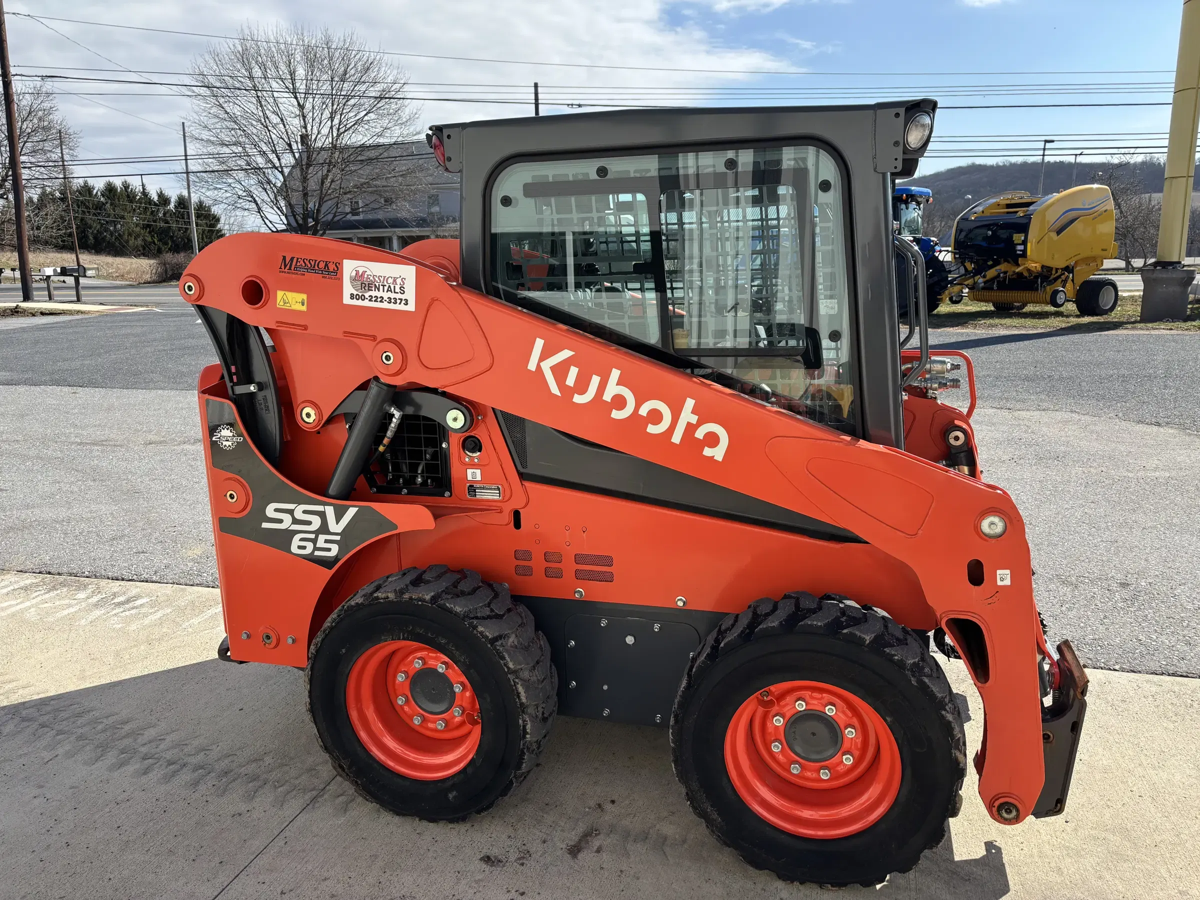 Kubota SSV65PHC Equipment Image0