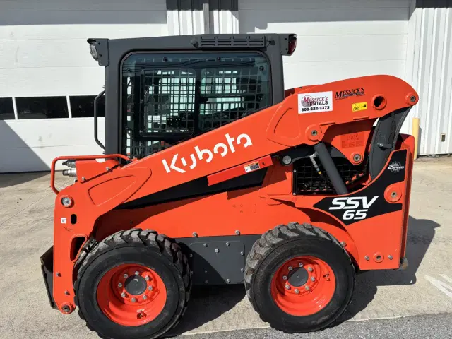 Image of Kubota SSV65PHC equipment image 3
