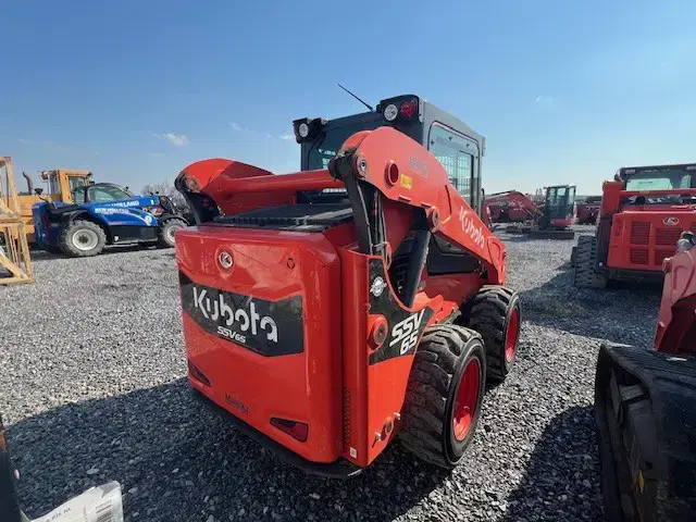 Image of Kubota SSV65PHC equipment image 3