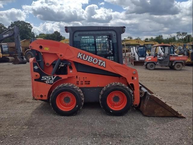 Image of Kubota SSV65 equipment image 2