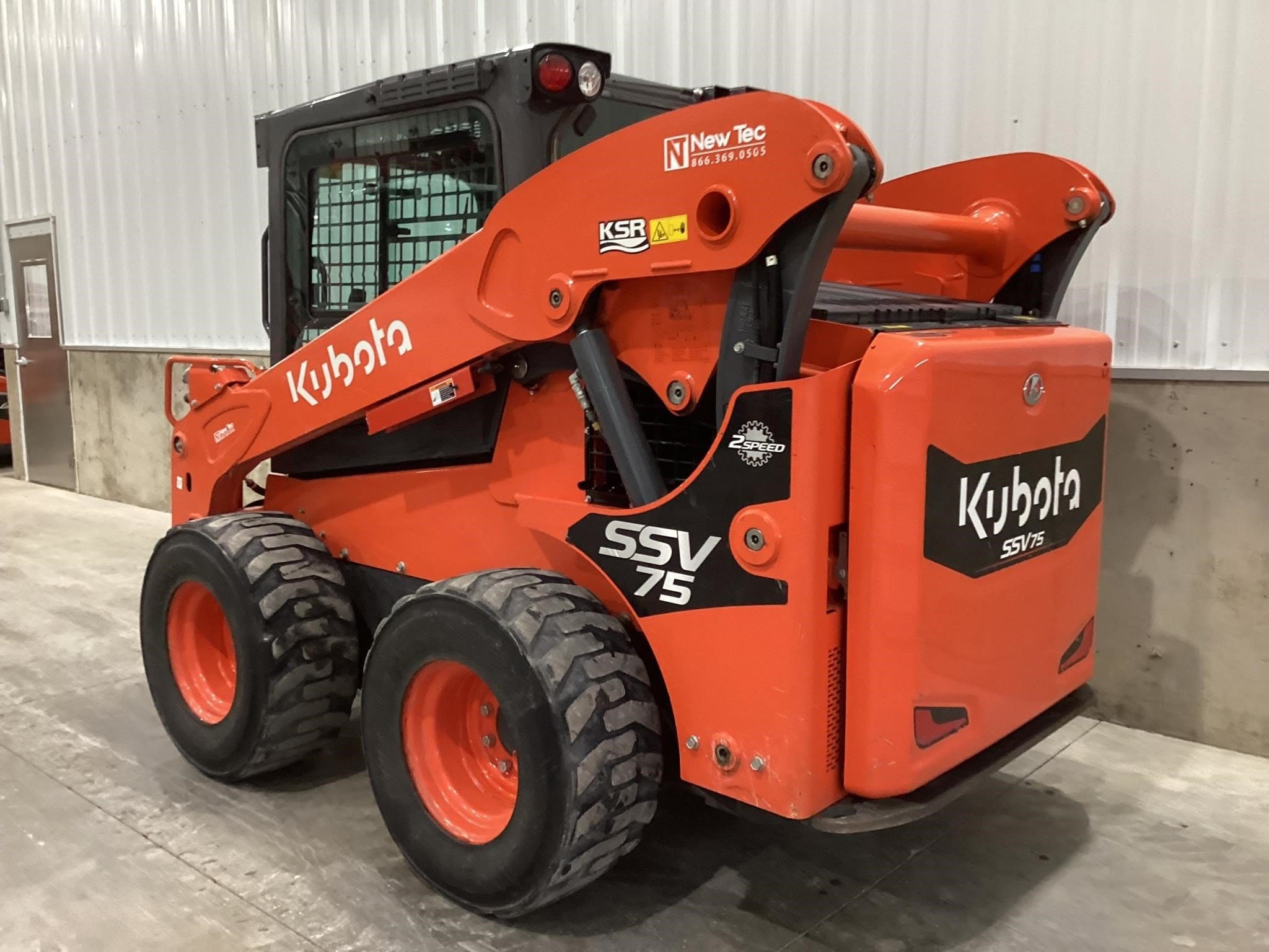 2022 Kubota SSV75 Equipment Image0