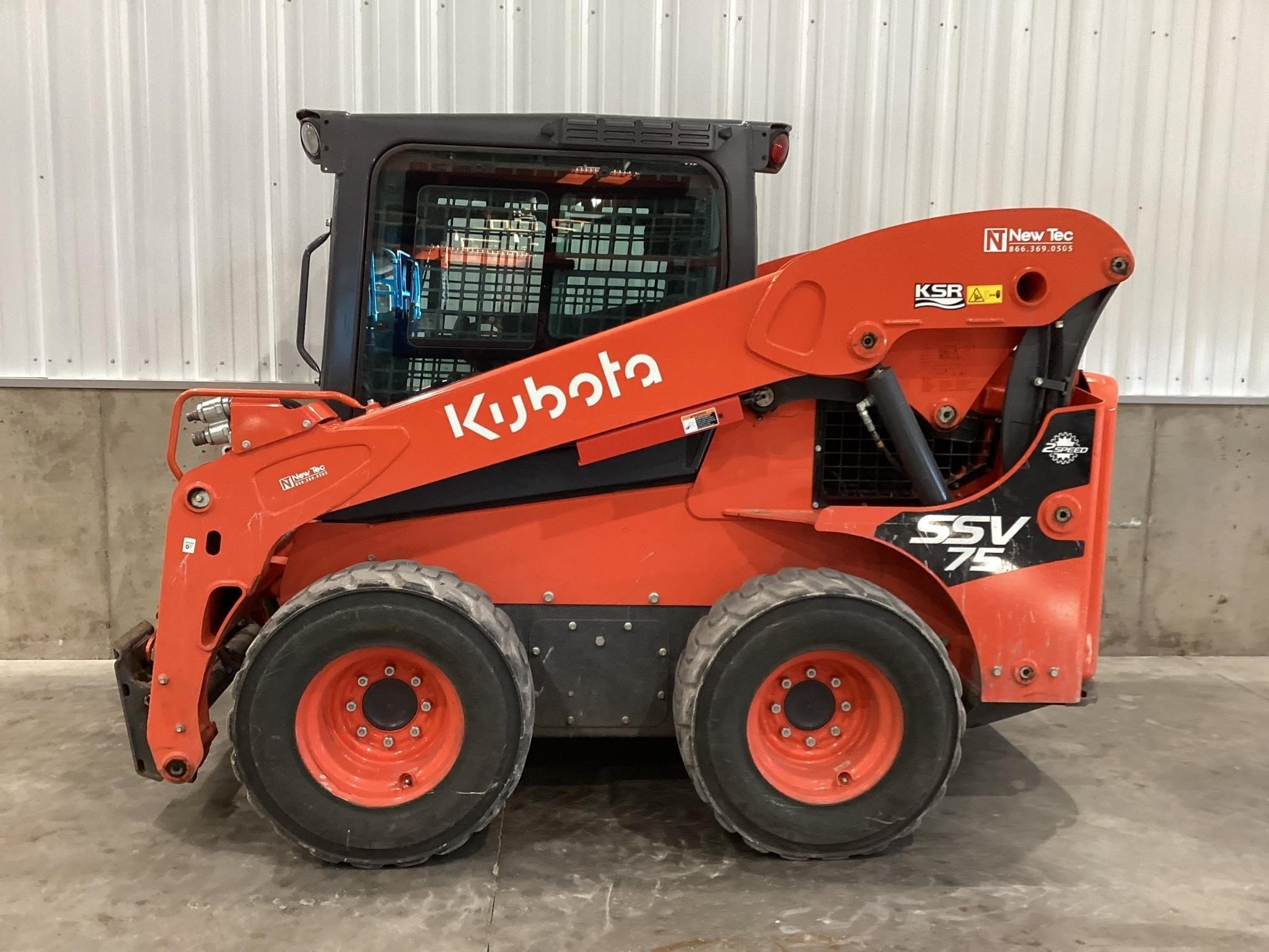 2022 Kubota SSV75 Equipment Image0