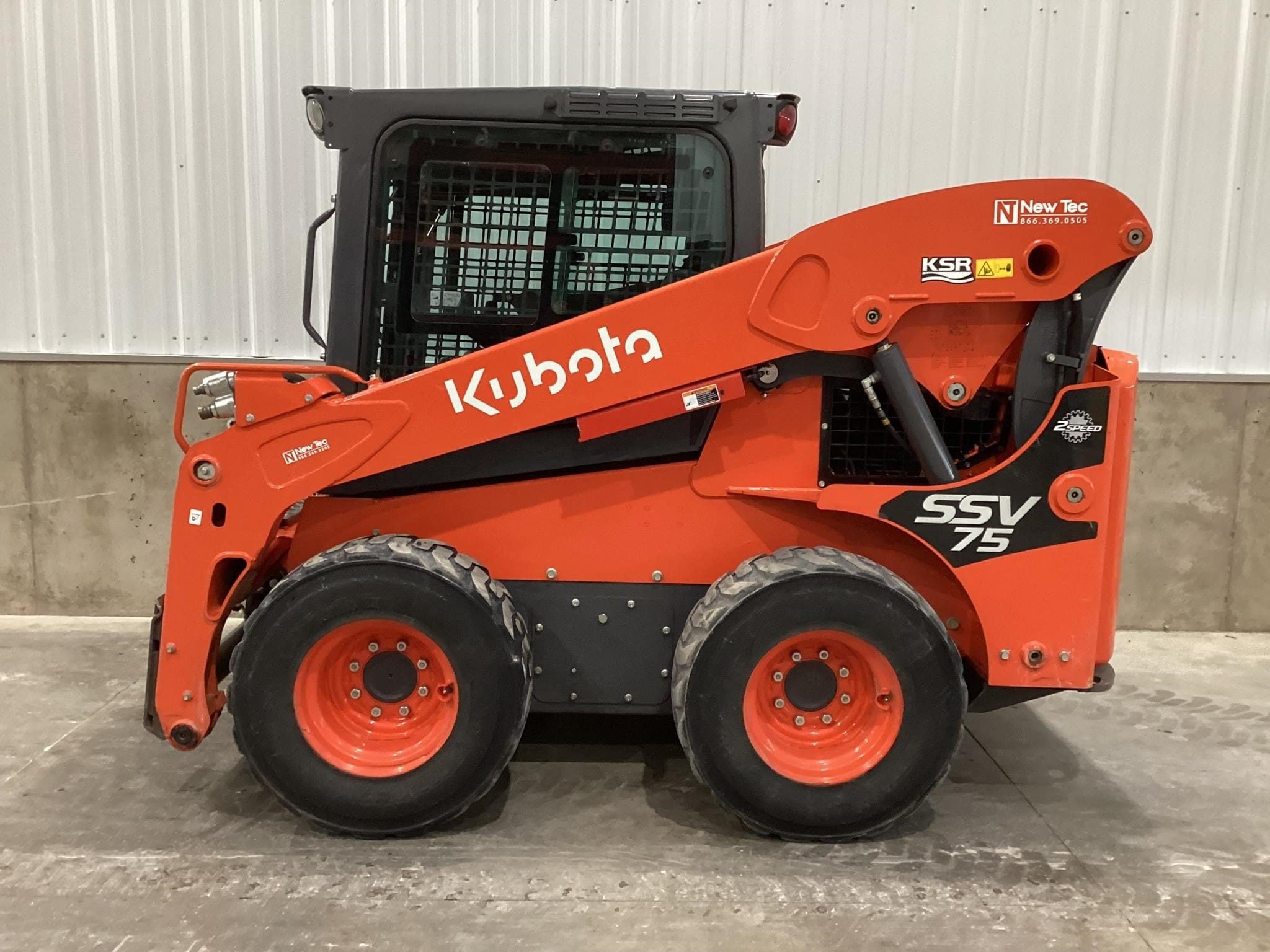 2022 Kubota SSV75 Equipment Image0