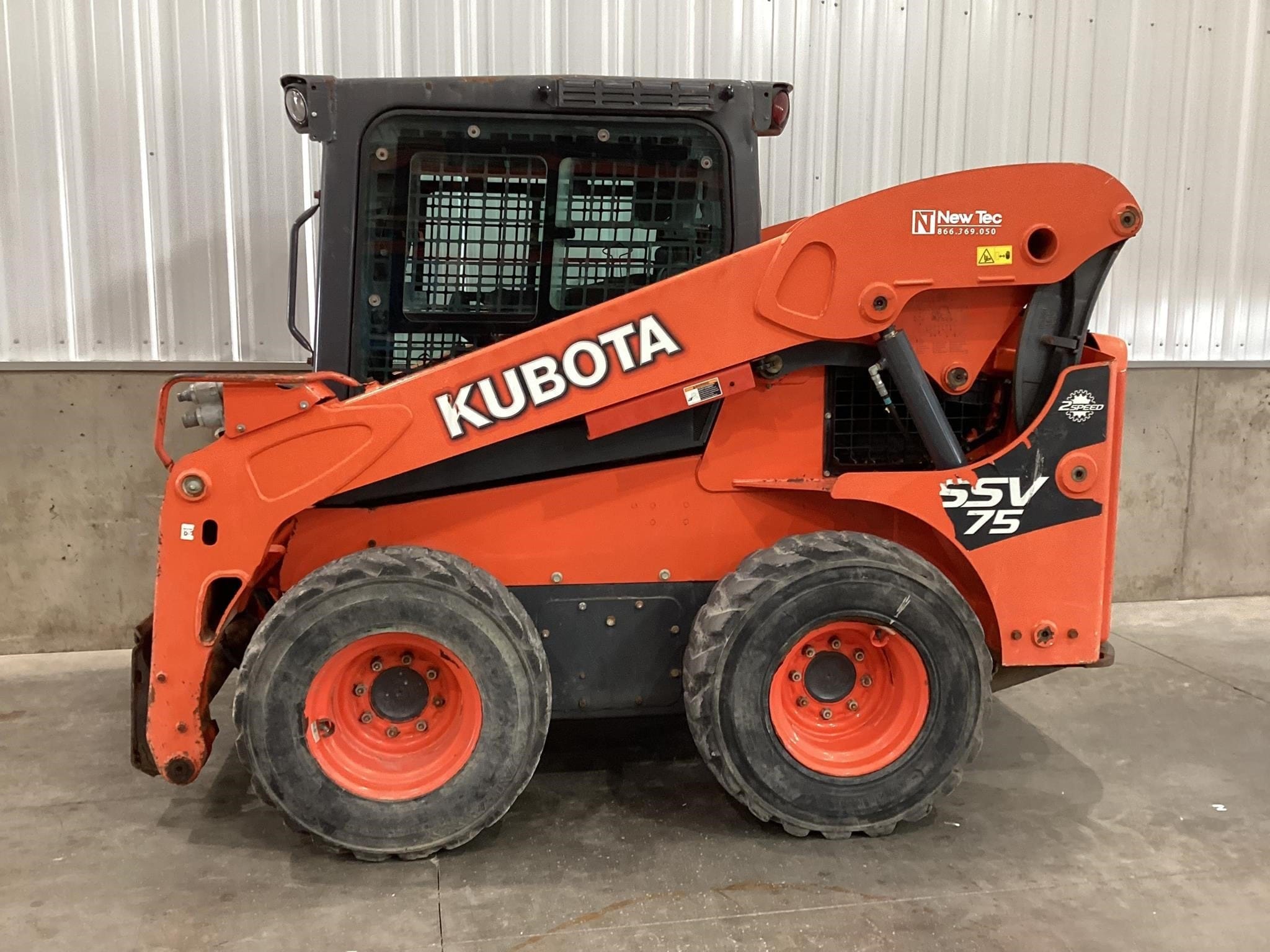 2016 Kubota SSV75 Equipment Image0