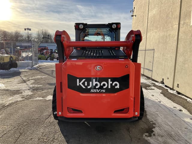 Image of Kubota SSV75HFRC equipment image 4