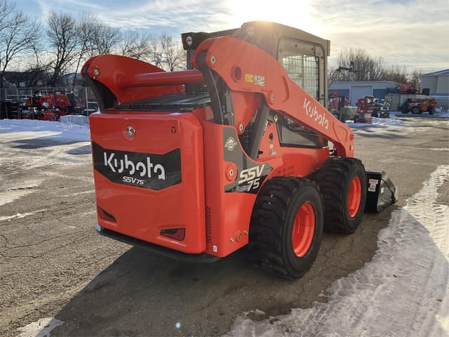 Image of Kubota SSV75HFRC equipment image 3