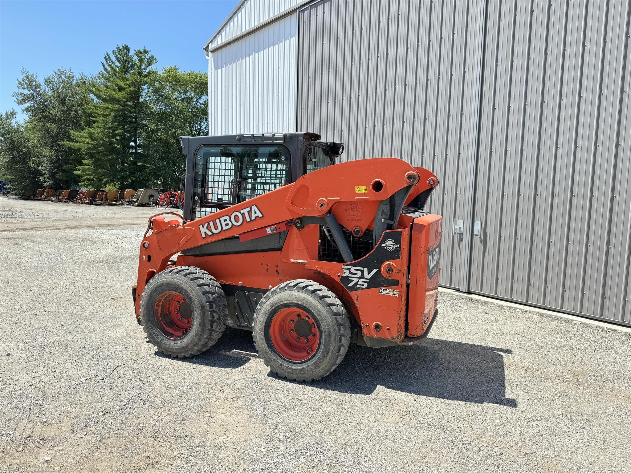 2019 Kubota SSV75 Equipment Image0