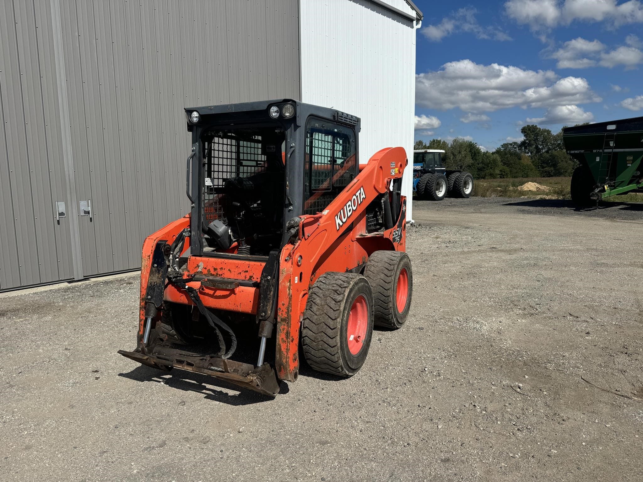 2016 Kubota SSV75 Equipment Image0