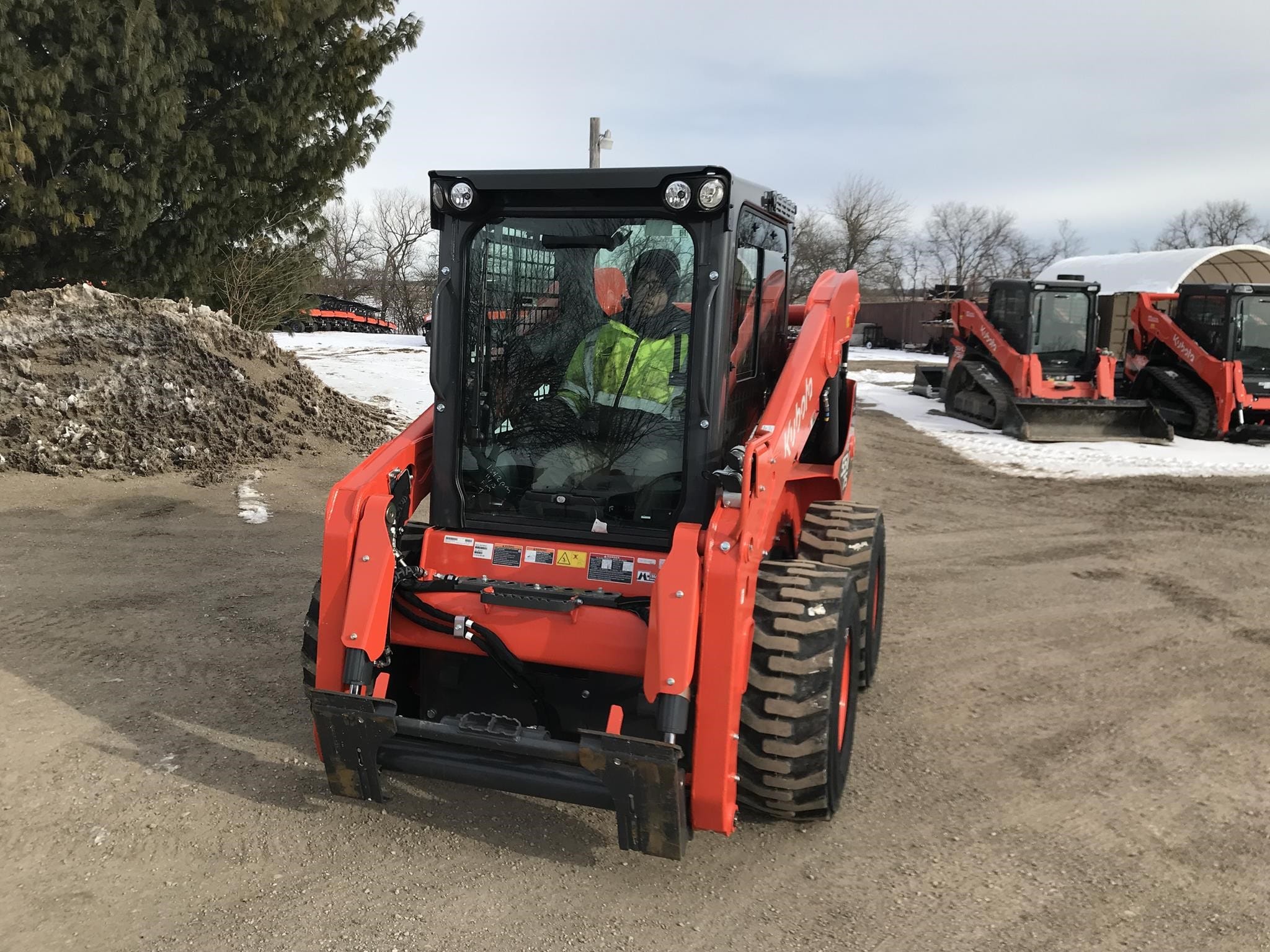 2025 Kubota SSV75 Equipment Image0