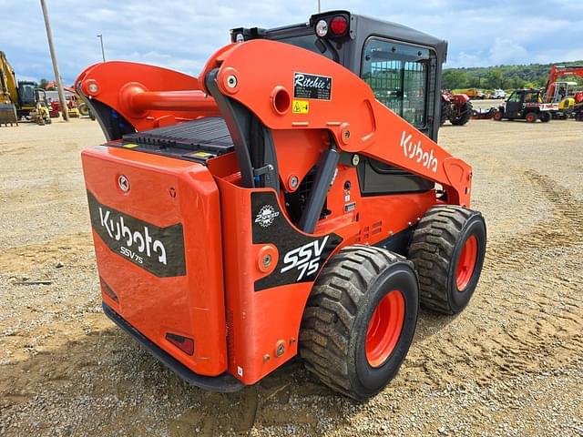 Image of Kubota SSV75 equipment image 4