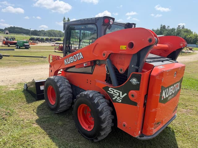 Image of Kubota SSV75 equipment image 3