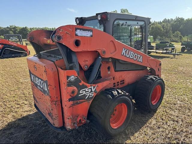 Image of Kubota SSV75 equipment image 4
