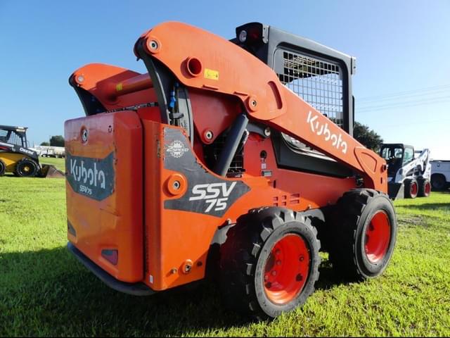 Image of Kubota SSV75 equipment image 2