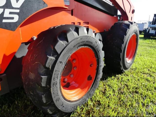 Image of Kubota SSV75 equipment image 4