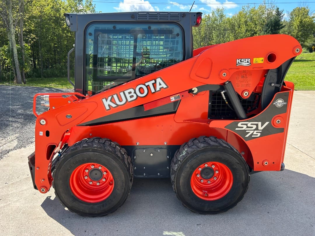 Kubota SSV75 Equipment Image0