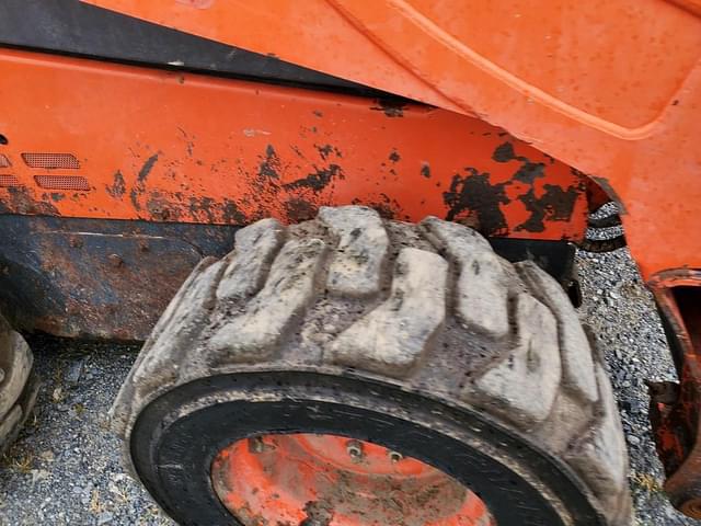 Image of Kubota SSV75 equipment image 4