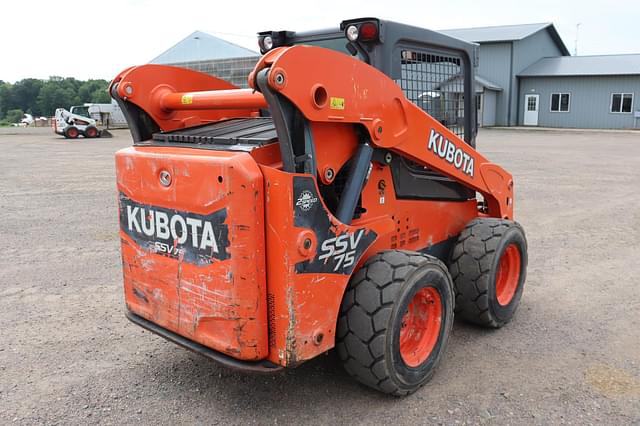 Image of Kubota SSV75 equipment image 4