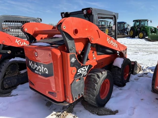 Image of Kubota SSV75 equipment image 2