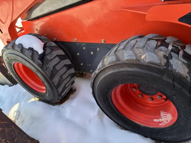 Image of Kubota SSV75 equipment image 4