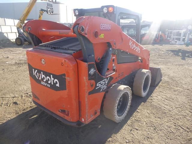 Image of Kubota SSV75 equipment image 2