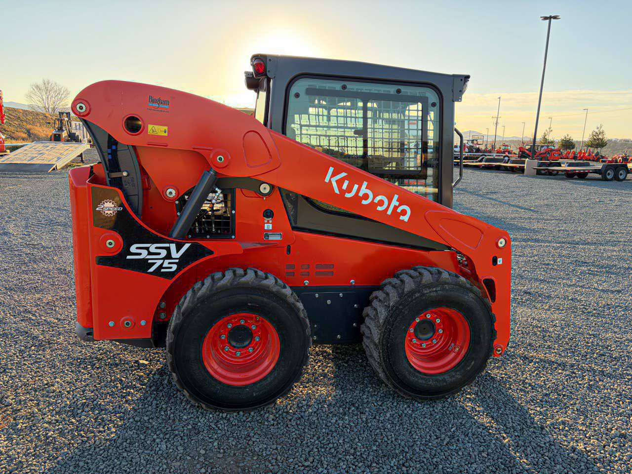 Kubota SSV75 Equipment Image0