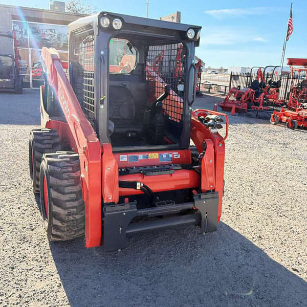 Image of Kubota SSV75 equipment image 2