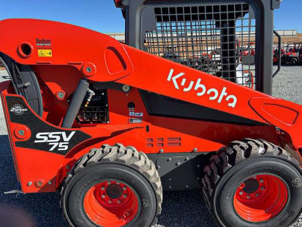 Image of Kubota SSV75 equipment image 1
